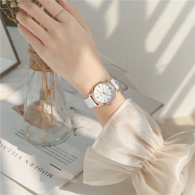 Γυναικείο απλό ρολόι με στρογγυλό σχήμα