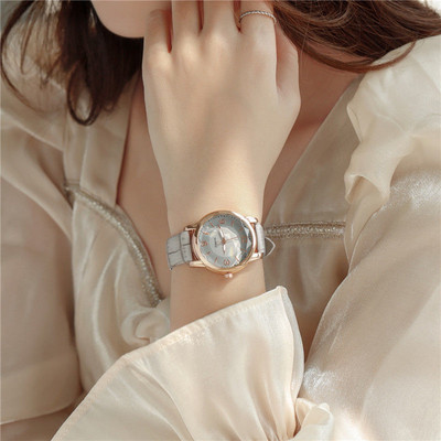 Γυναικείο απλό ρολόι με στρογγυλό σχήμα