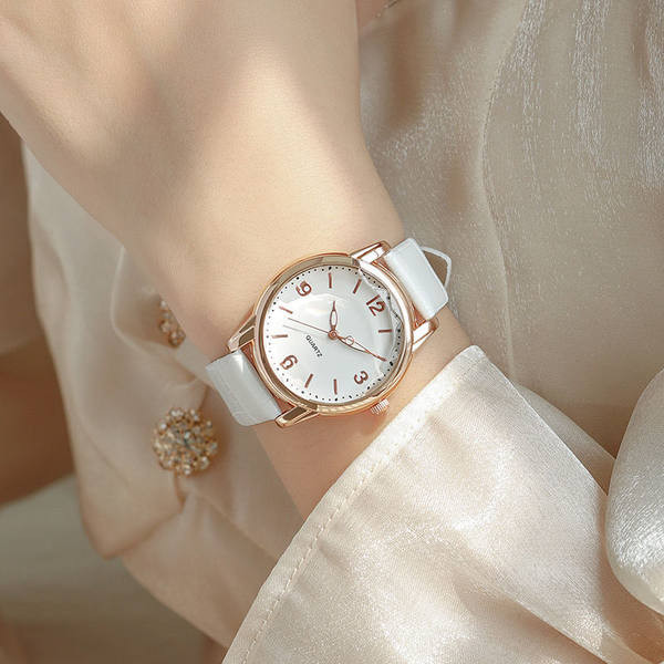 Γυναικείο απλό ρολόι με στρογγυλό σχήμα
