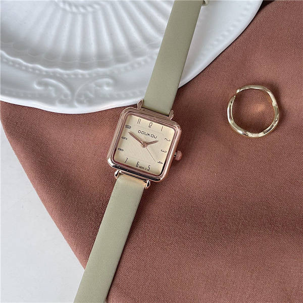 Puhta mudeliga naiste kandiline käekell