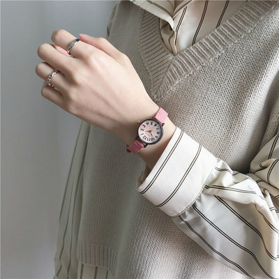 Vintage στρογγυλό ρολόι με δερμάτινο λουράκι για γυναίκες