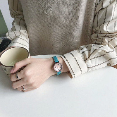 Vintage στρογγυλό ρολόι με δερμάτινο λουράκι για γυναίκες