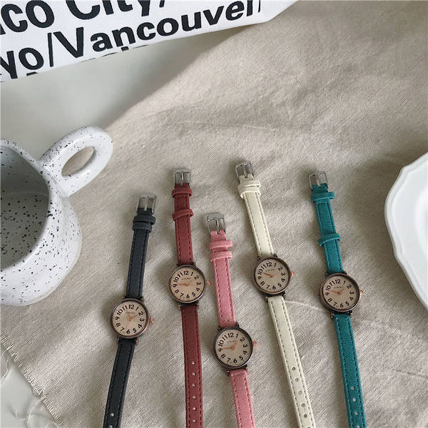 Vintage στρογγυλό ρολόι με δερμάτινο λουράκι για γυναίκες