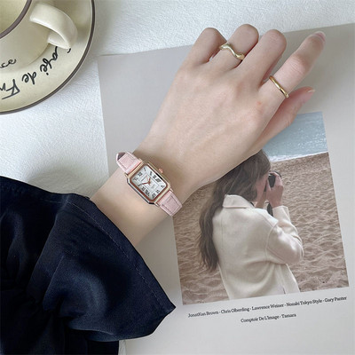 Moodne naiste käekell õhukese nahkrihmaga