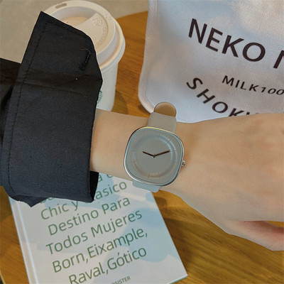 Ženski sat - kvadratnog oblika