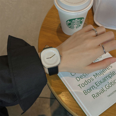 Ženski sat - kvadratnog oblika