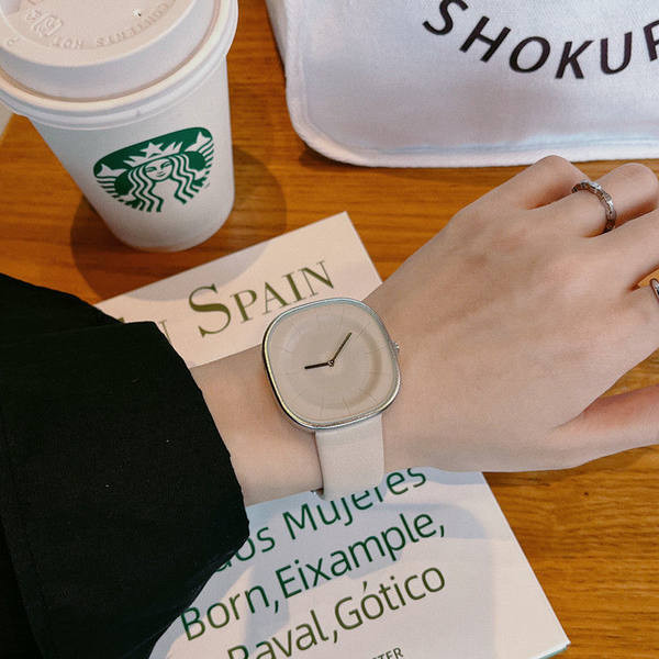 Ženski sat - kvadratnog oblika