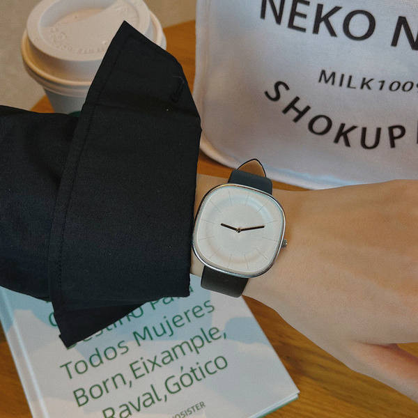 Ženski sat - kvadratnog oblika