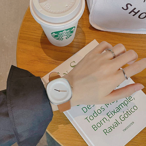 Ženski sat - kvadratnog oblika