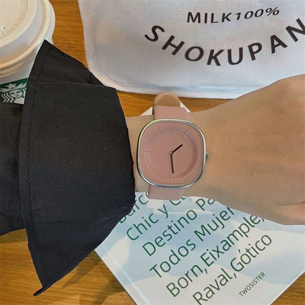 Ženski sat - kvadratnog oblika