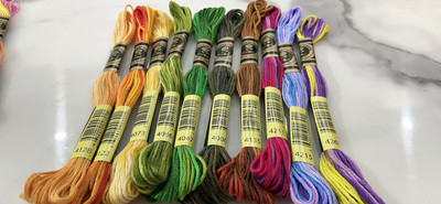 10 χρώματα ανά σετ Ποικιλόχρωμα 6 σκέλη 8 μέτρα ανά κουβάρι Παραλλαγή χρώματος Βαμβακερό κέντημα νήμα Βαμμένο σταυροβελονιά