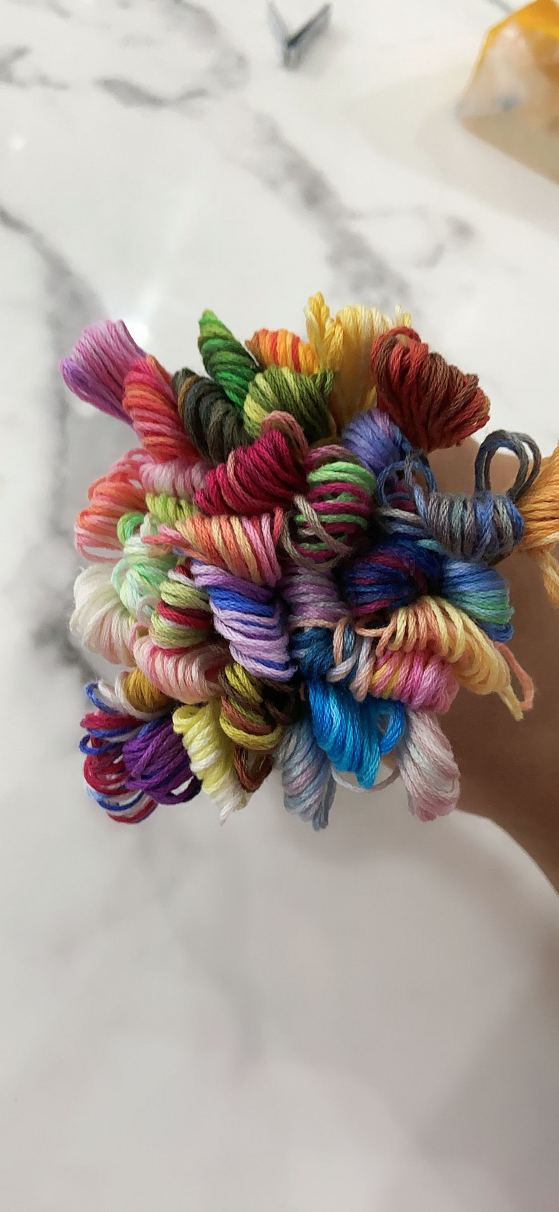 10 χρώματα ανά σετ Ποικιλόχρωμα 6 σκέλη 8 μέτρα ανά κουβάρι Παραλλαγή χρώματος Βαμβακερό κέντημα νήμα Βαμμένο σταυροβελονιά