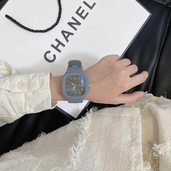 Naiste vabaaja spordikell erinevates värvides