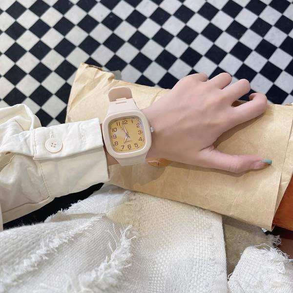 Naiste vabaaja spordikell erinevates värvides