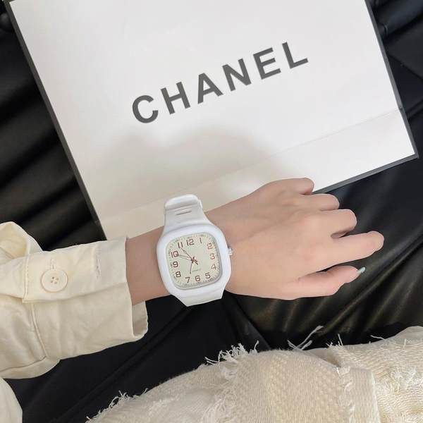 Naiste vabaaja spordikell erinevates värvides