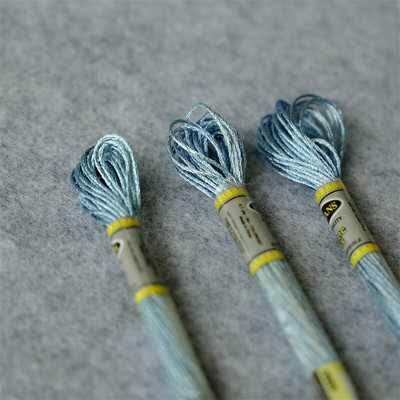 Pachet de 3 bucăți pe culoare Artă 317W, luciu ridicat, ață de broderie metalică, ață de cusătură în cruce, 8 metri fiecare frișcă