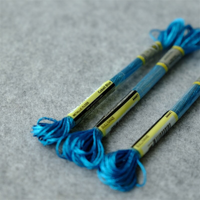 Pachet de 3 bucăți pe culoare Artă 317W, luciu ridicat, ață de broderie metalică, ață de cusătură în cruce, 8 metri fiecare frișcă