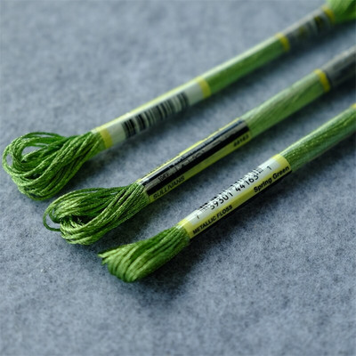 Pachet de 3 bucăți pe culoare Artă 317W, luciu ridicat, ață de broderie metalică, ață de cusătură în cruce, 8 metri fiecare frișcă