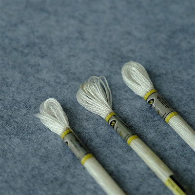 Pachet de 3 bucăți pe culoare Artă 317W, luciu ridicat, ață de broderie metalică, ață de cusătură în cruce, 8 metri fiecare frișcă