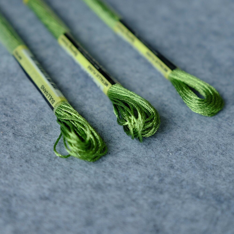 Pachet de 3 bucăți pe culoare Artă 317W, luciu ridicat, ață de broderie metalică, ață de cusătură în cruce, 8 metri fiecare frișcă