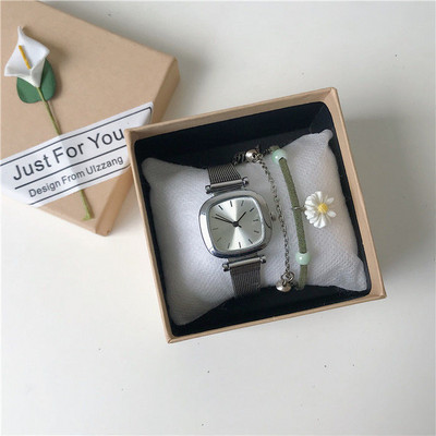 Κομψό λεπτό ρολόι σε ασημί χρώμα