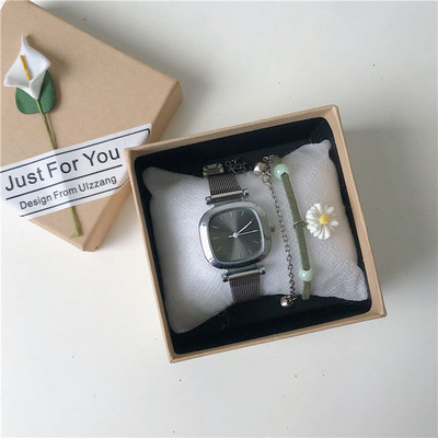 Κομψό λεπτό ρολόι σε ασημί χρώμα