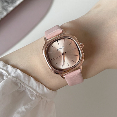 Ceas de dama cu forma patrata