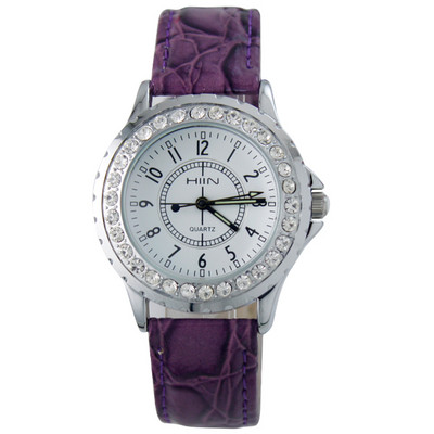 Nahast rihma ja dekoratiivkividega uus mudel naiste käekell