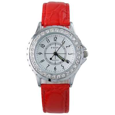 Nahast rihma ja dekoratiivkividega uus mudel naiste käekell