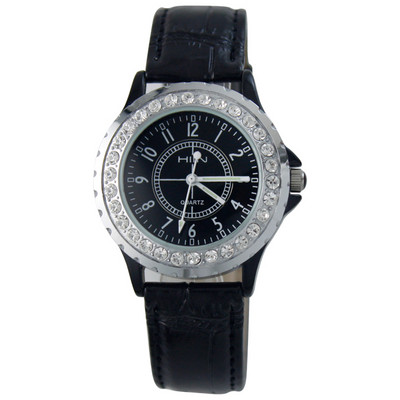 Nahast rihma ja dekoratiivkividega uus mudel naiste käekell