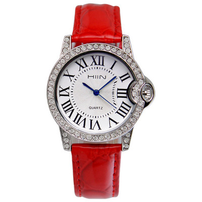 Nahast rihma ja dekoratiivkividega uus mudel naiste käekell