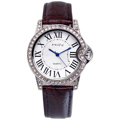 Nahast rihma ja dekoratiivkividega uus mudel naiste käekell