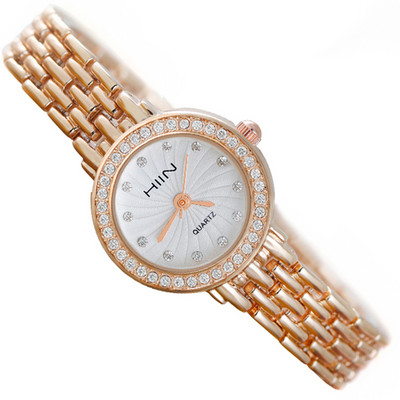 Μοντέρνο γυναικείο ρολόι με πέτρες και μεταλλικό λουράκι