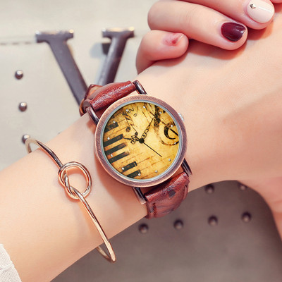 Ρετρό κομψό γυναικείο ρολόι με δερμάτινο λουράκι