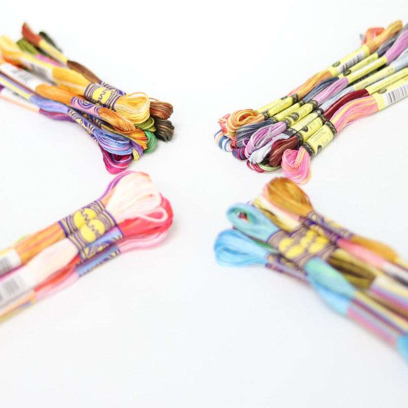 10 χρώματα ανά σετ Ποικιλόχρωμα 6 σκέλη 8 μέτρα ανά κουβάρι Παραλλαγή χρώματος Βαμβακερό κέντημα νήμα Βαμμένο σταυροβελονιά