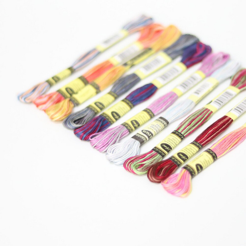 10 χρώματα ανά σετ Ποικιλόχρωμα 6 σκέλη 8 μέτρα ανά κουβάρι Παραλλαγή χρώματος Βαμβακερό κέντημα νήμα Βαμμένο σταυροβελονιά