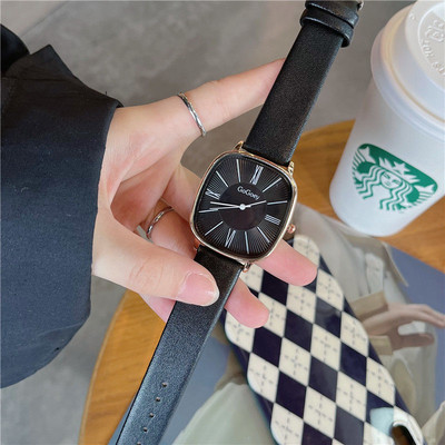 Ženski četvrtasti sat