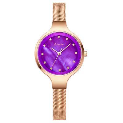 Ένα κομψό ρολόι με στρογγυλό σχήμα