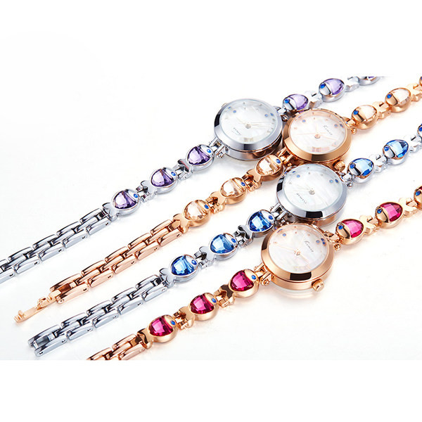 Moodne naiste käekell kivide kaunistusega