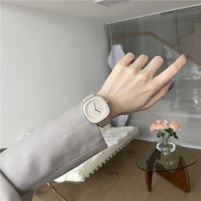 Ženski četvrtasti sat sa remenom od eko kože