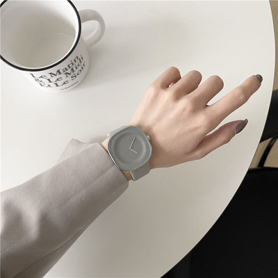 Ženski četvrtasti sat sa remenom od eko kože