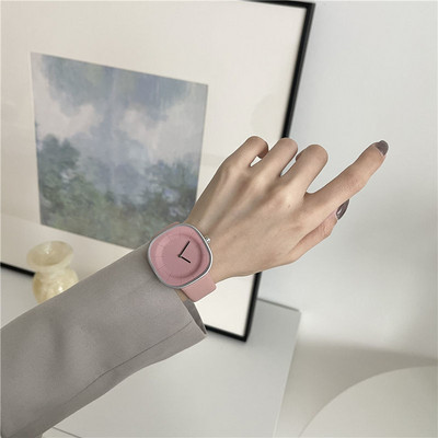 Ženski četvrtasti sat sa remenom od eko kože