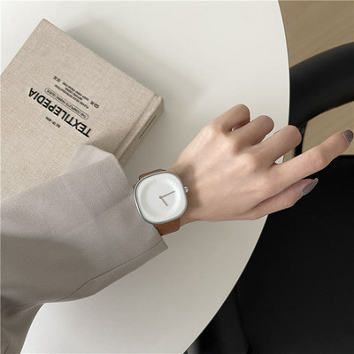 Ženski četvrtasti sat sa remenom od eko kože