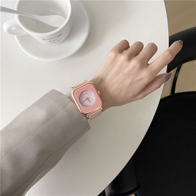 Ženski četvrtasti sat sa remenom od eko kože