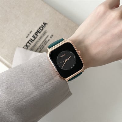 Ženski četvrtasti sat sa remenom od eko kože