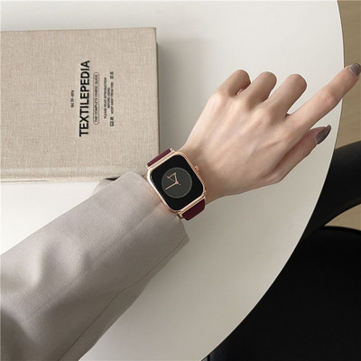 Ženski četvrtasti sat sa remenom od eko kože