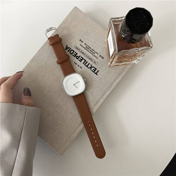 Ženski četvrtasti sat sa remenom od eko kože