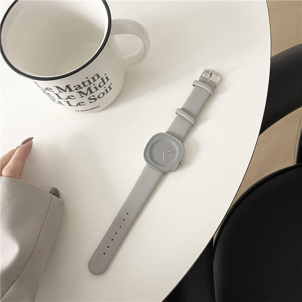 Ženski četvrtasti sat sa remenom od eko kože