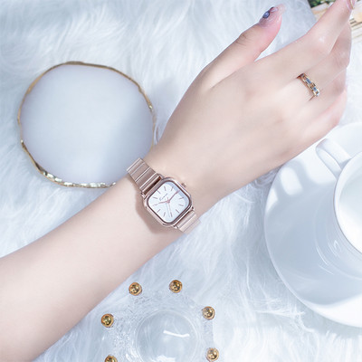 Moodne metallist lukuga naiste käekell - ruudu kuju