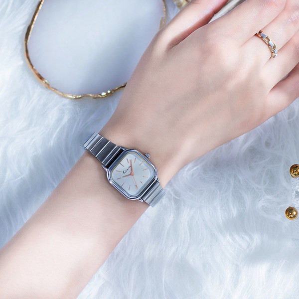 Moodne metallist lukuga naiste käekell - ruudu kuju